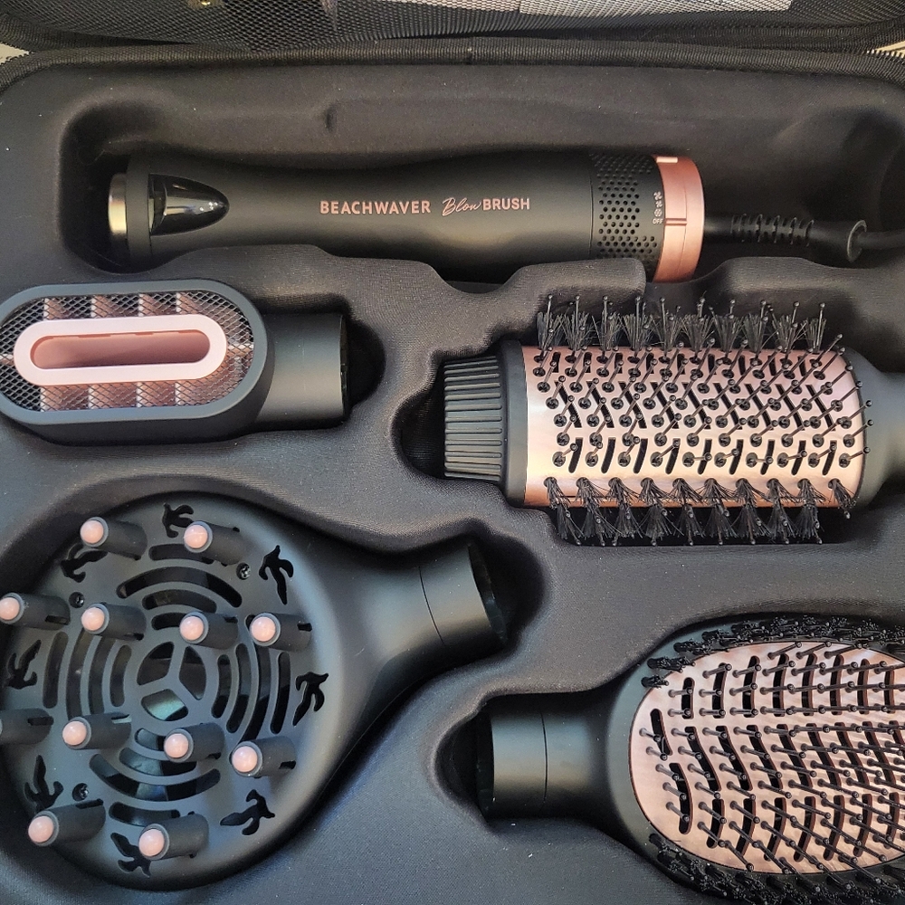 Beachwaver Blowout Brush dryer